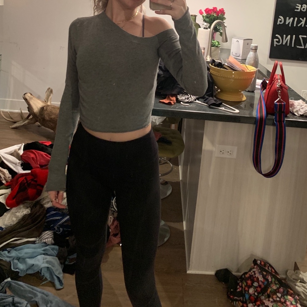 PHILANTHROPY SWEATER SIZE SMALL